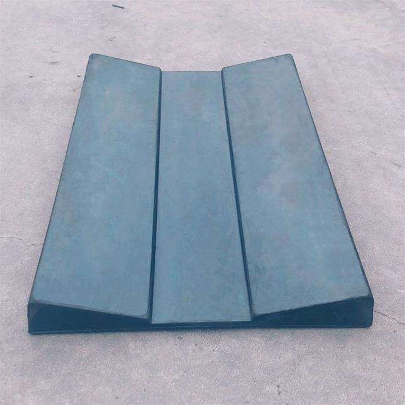 钢卷橡胶弹性垫鞍座 金属卷板状橡胶垫块 V形橡胶鞍座运输垫