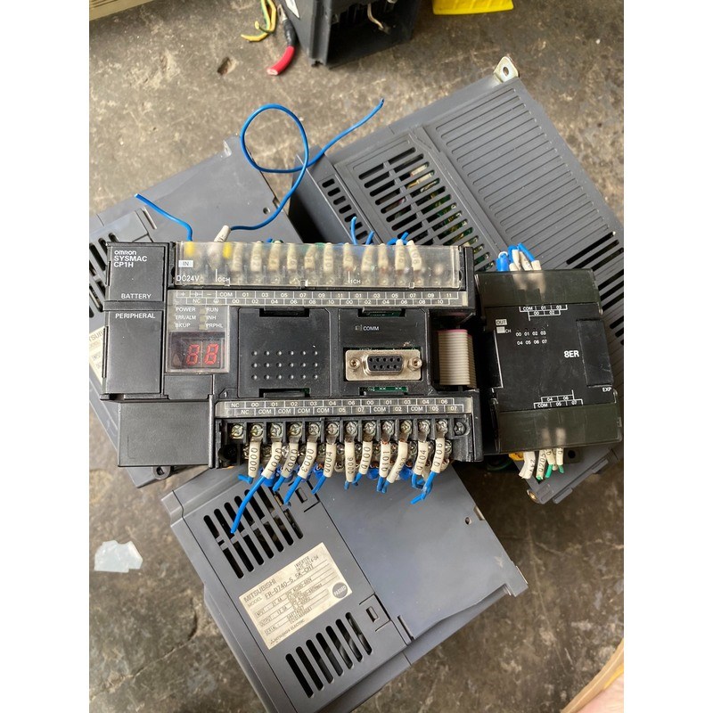 CP1H-X40DT-D  CP1W-8ER