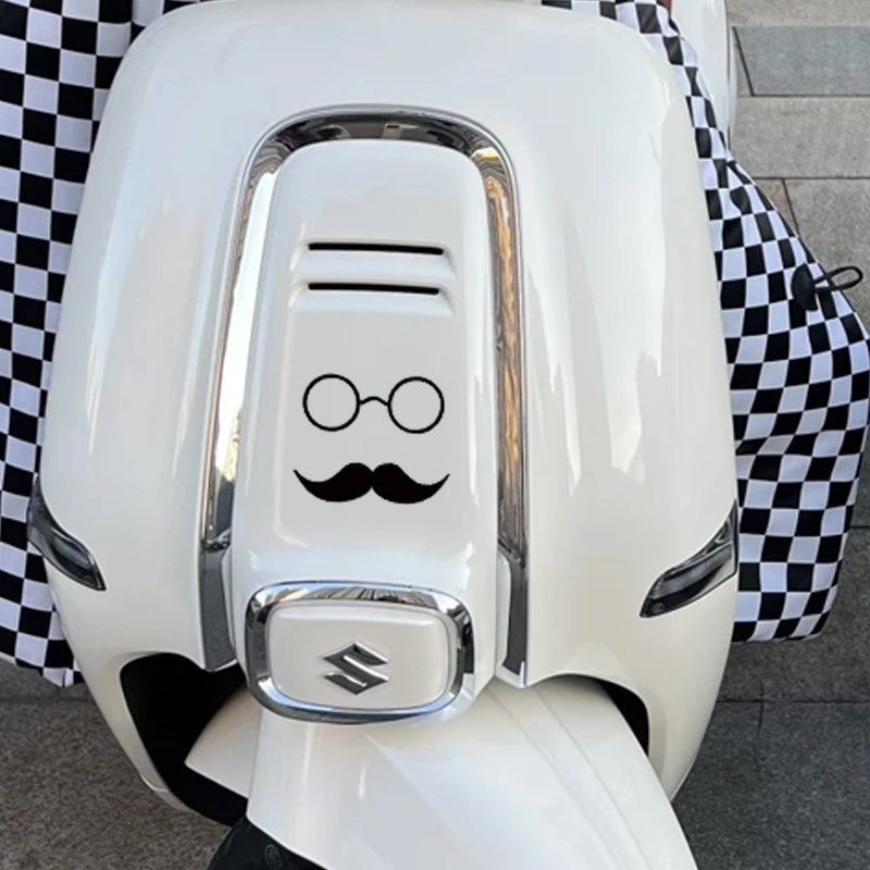 适用于济南铃木US125改装配件车头表情拉花防水装饰贴花贴纸版画