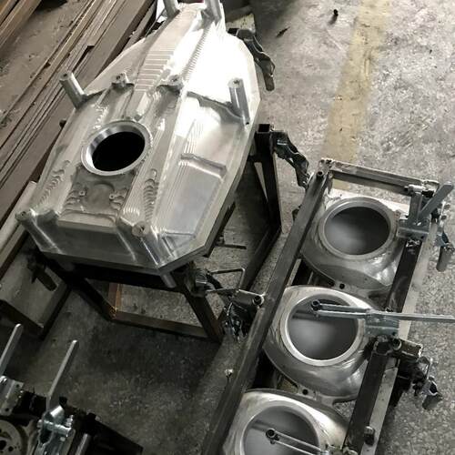 联捷滚塑发光家具模具设计研发生产CNC塑胶模具保养维护修理