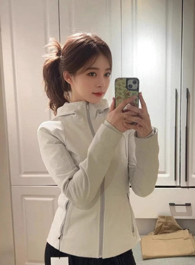 lu系修身软壳冲锋衣女款加绒厚外套秋冬季 穿搭2025新款收腰外套