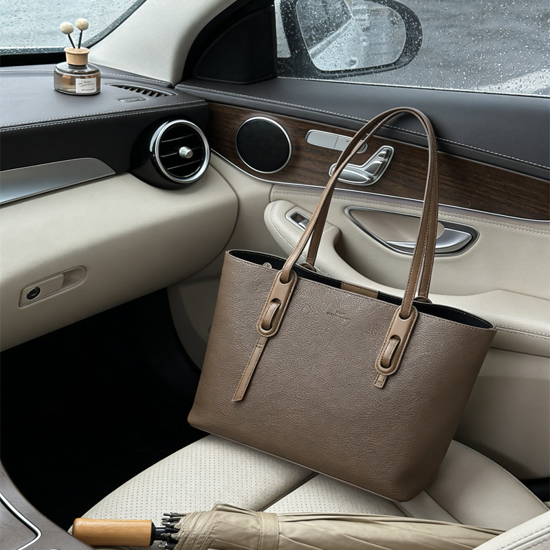 简约大气托特包女 2026 新款真皮大容量通勤包单肩包腋下包上课包