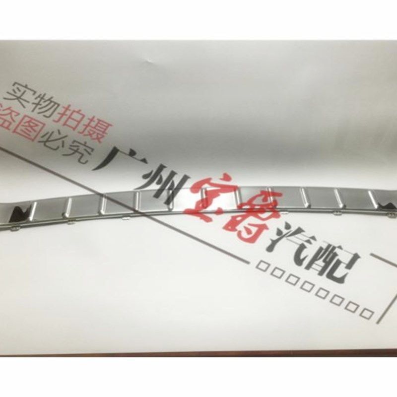 适用奔驰R级W251后杠R280上R300护板R320电镀R350踏板R500饰板