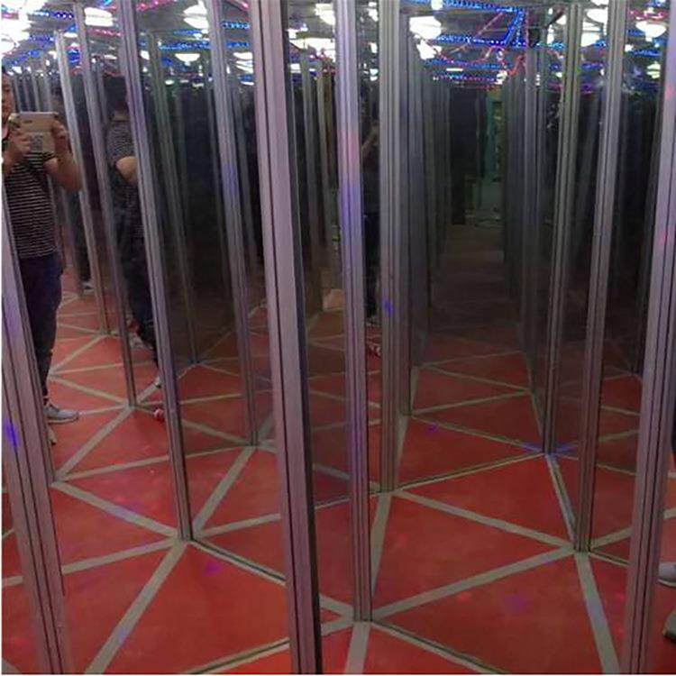定制大型镜子迷宫游乐设备玻璃钢底座彩色灯光效果魔幻迷宫厂家