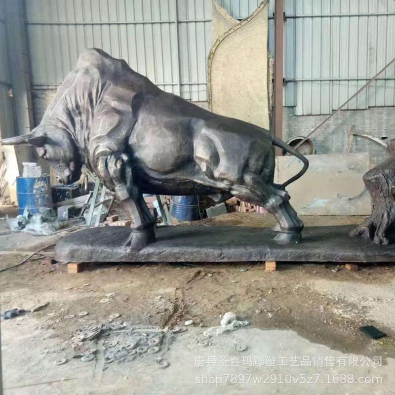 户外景观耕牛犁地铜雕塑大型华尔街铜牛奋斗牛老黄牛园林公园摆件