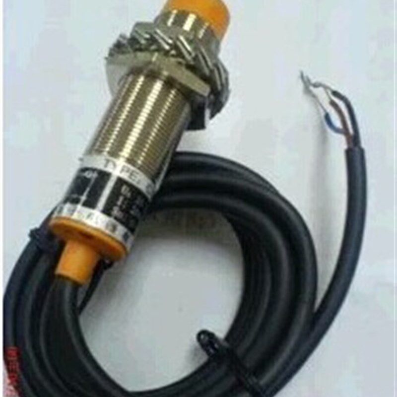 M12M18M30模拟量接近开关0-10V 4-20MA电压电流输出位移传感器8MM