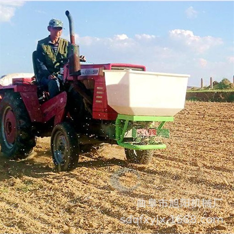 农用拖拉机前置撒肥机家用三轮车后挂式施肥器12V电动撒播机