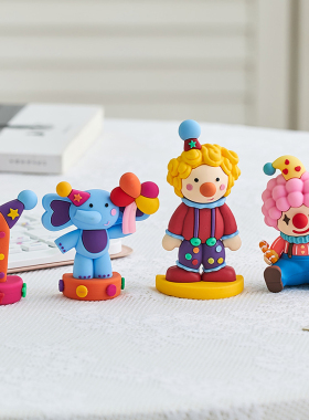 卡通可爱马戏团小玩n偶汽车中控台摆件小人车内饰品办公桌装饰车