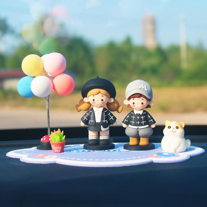 车内饰品摆件可爱情侣汽车摆件2024F新款车上高档女神中控台车饰