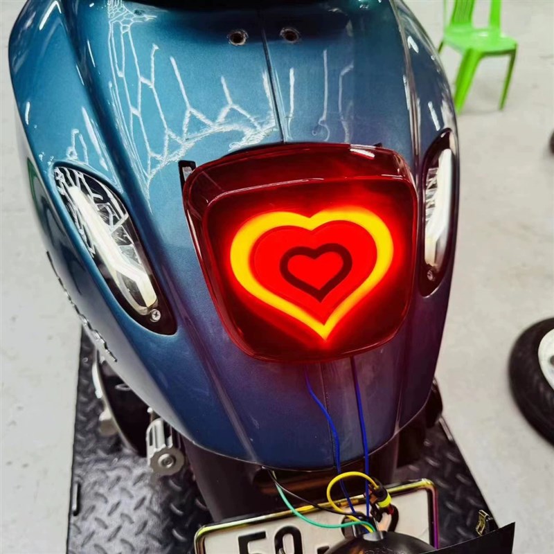 维斯帕改装 vespa150 转向灯 冲刺 春天150 爱心尾灯 闪电黑化
