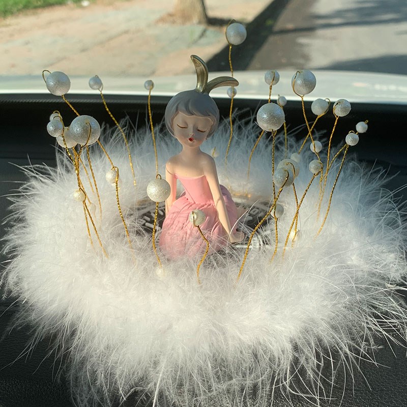 汽车摆件创意可爱翩翩少女车载网红F车内饰品中控台高档装饰用品