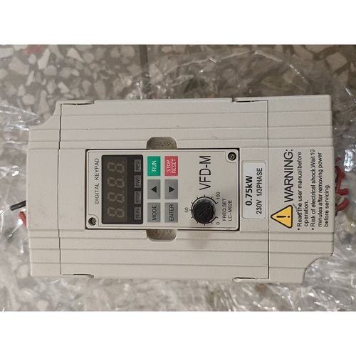 二手台达0.75kw变频器,型号VFD007M21A,成色如