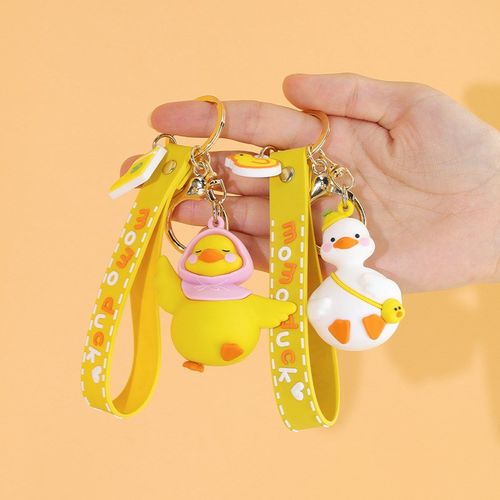 网红momo鸭钥匙扣挂件可爱x卡通小鸭子公仔包包挂饰汽车钥匙链挂