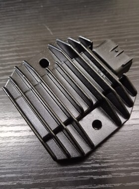 适用山叶R1 R6 MT-07 MT-09 R3 XJ6 FZ6 整流器电瓶充电器稳压