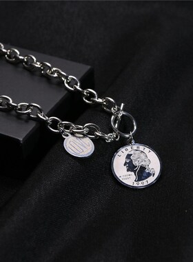 1997冷淡暗黑风嘻哈圆牌钛钢不锈钢LOVE字母项链OT链男Z女锁骨链