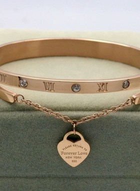 钛钢18K金色爱心罗马数t字镶钻宝石卡扣手镯 小众高级感开口手链