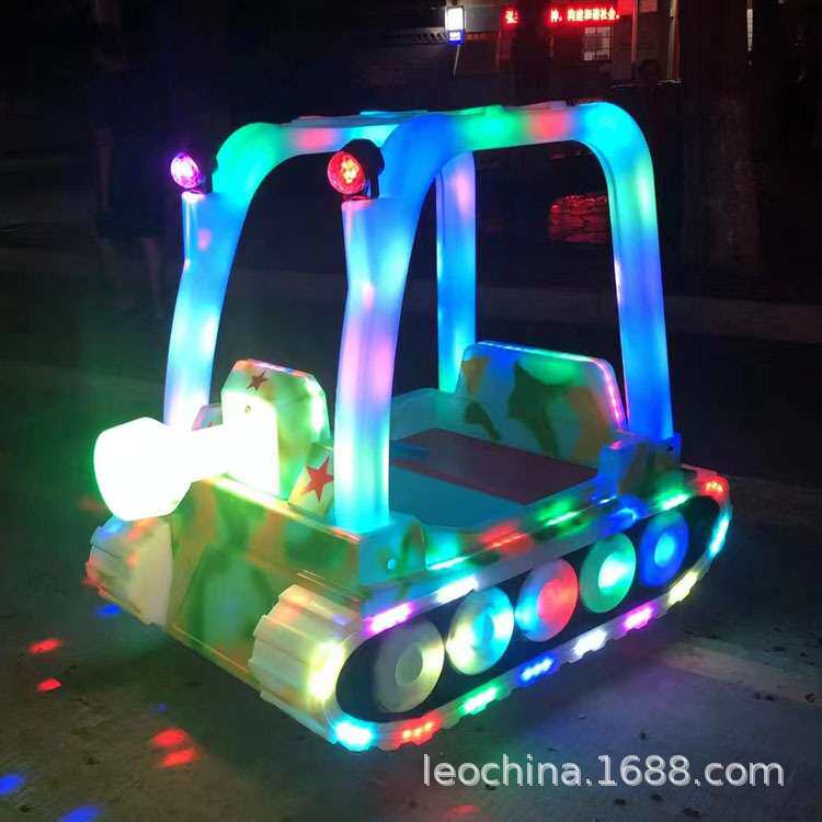 广场新款游乐车儿童玩具碰碰车公园摆摊电动发光车可坐大人坦克车