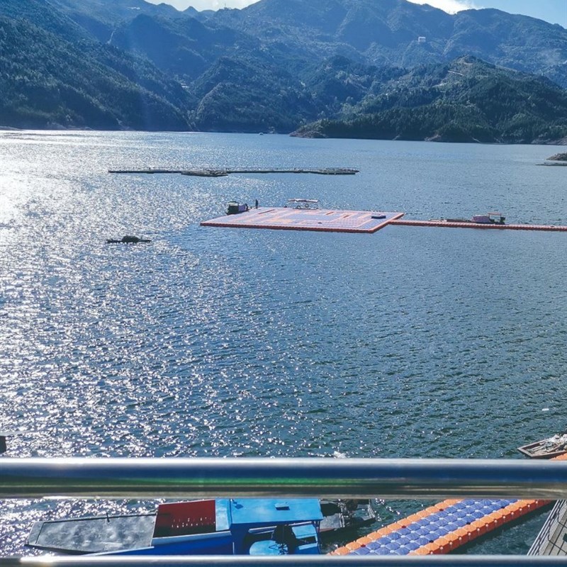 休闲垂钓平台鱼排网箱养殖戏水游泳平台海上冲浪浮桥游艇停靠码头