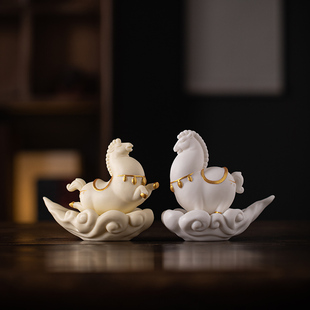 新中式天马行空陶瓷摆件招财生肖马德化白瓷工艺品办公室桌面装饰