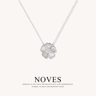 诺唯思NOVES四叶草项链女白贝母轻奢高级感锁骨链新款配饰可转动