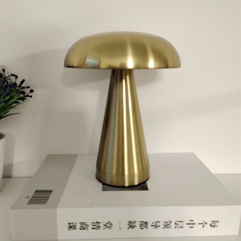 跨境丹麦蘑菇灯 充电触摸台灯简约卧室床头氛围灯 桌面阅读小夜灯