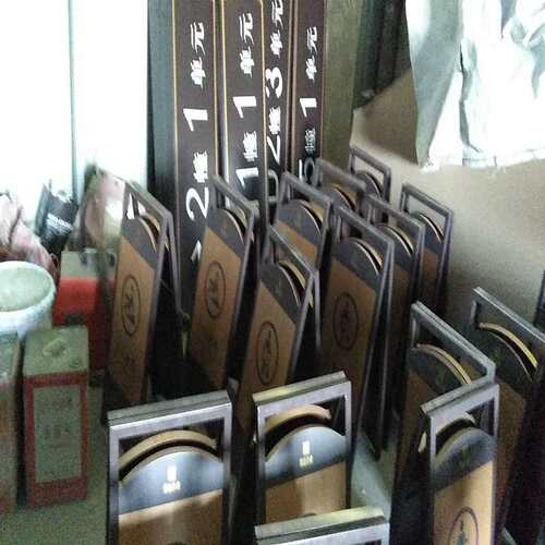 厂家制定平面牌指示牌设计不锈钢导向广告停车场制作精神堡垒立牌