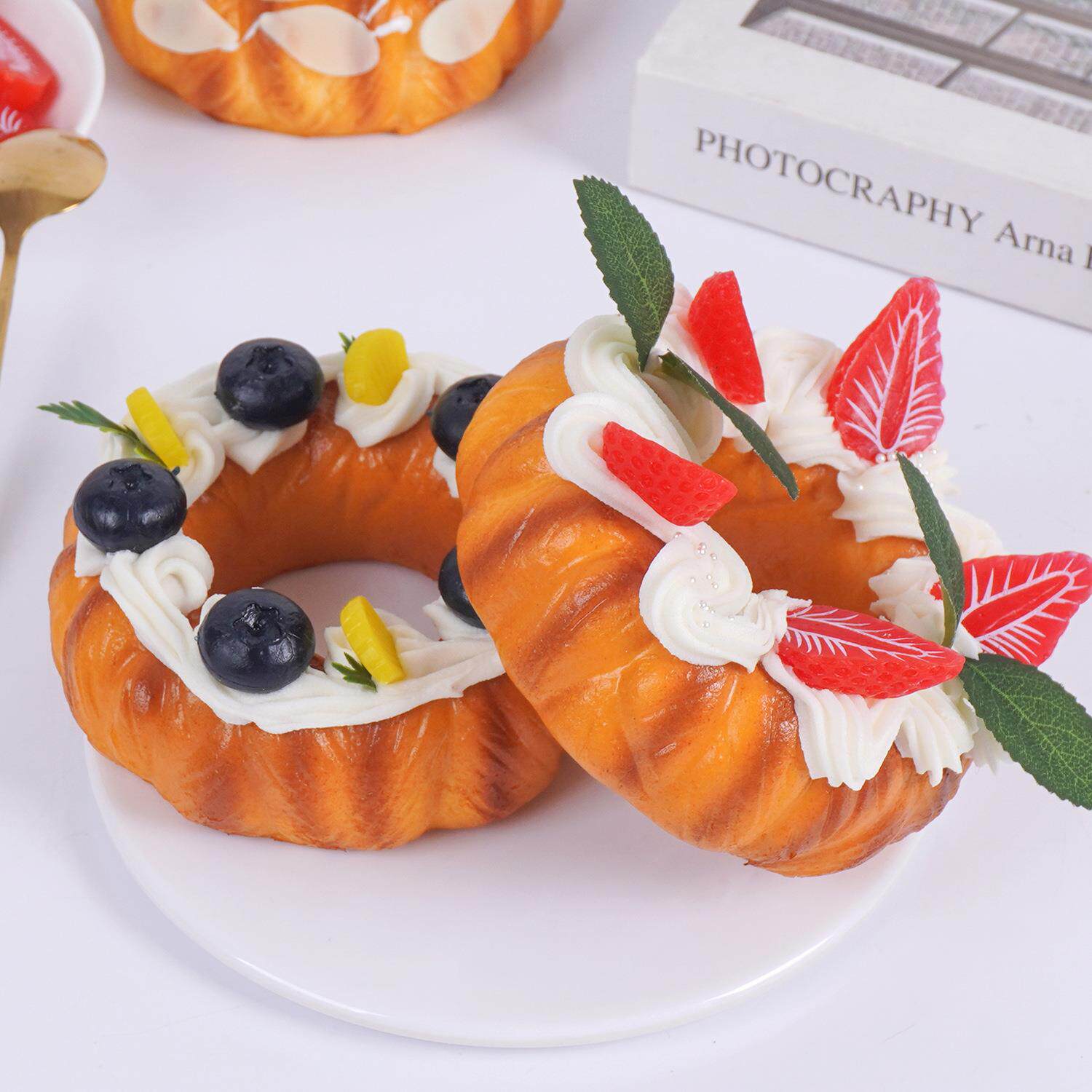 PU仿真奶油蛋糕模型创意草莓水果蛋糕橱窗摆件仿真食物甜甜圈面包