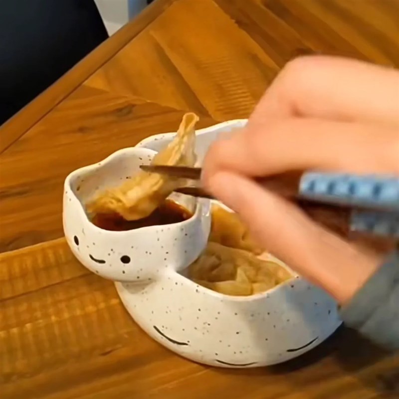 两个头的碗 带调味蘸料碟的陶瓷碗 可爱猫咪睡脸餐具