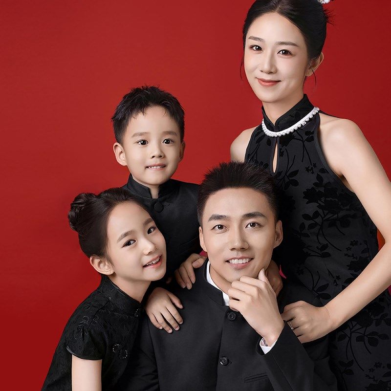 影楼主题亲子装一家四口全家福拍照服装影楼主题亲子装拍照中山装