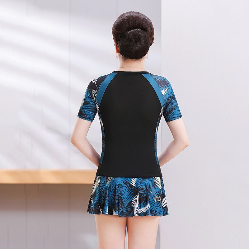 中老年泳衣女款妈妈两件式保守遮肚显瘦高级感两件套泡温泉海边度