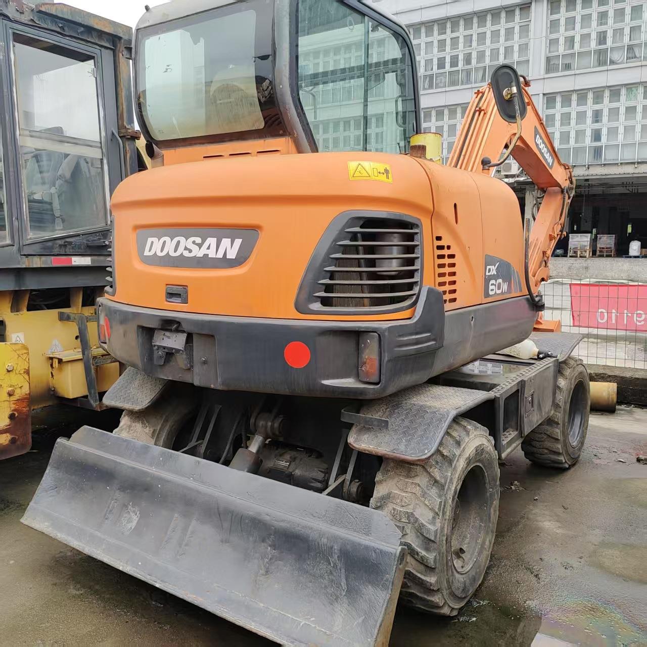 工厂外贸出口 斗山轮胎挖机 现代轮胎挖掘机 CAT轮胎挖掘机便宜