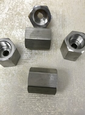 NPT1/2-M22x1.5 不锈钢内丝接头 内螺纹一边NPT1/2 一边m22x1.5