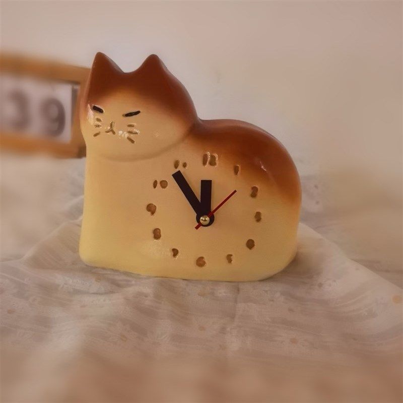 高级感可爱卡通小猫咪座钟表静音奶油风原木风时钟萌系摆件台钟表