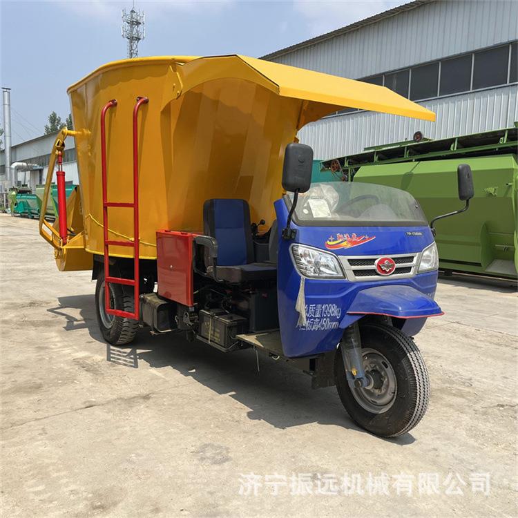 养殖场草料喂料机车载式双侧饲料撒草车牛羊饲喂电动投草机