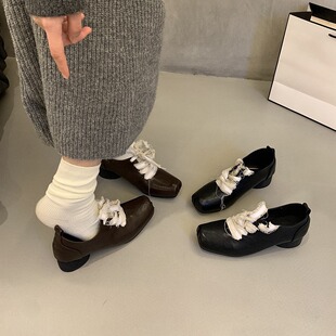 复头粗跟棕色小皮鞋女2024秋冬季新款绑带韩版时尚高级感单鞋
