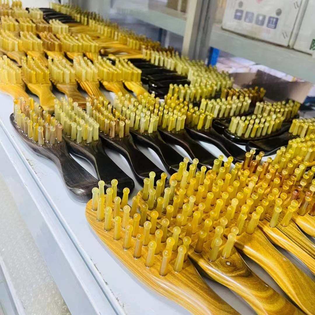 工厂直销天然檀木曲面梳羊角梳按摩经络按摩护理头皮身体刷