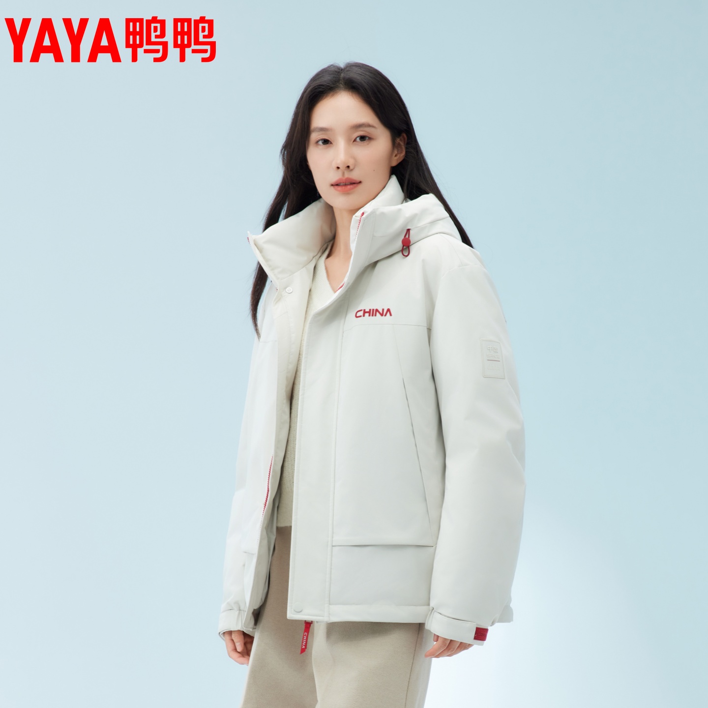 鸭鸭时空道宇25冬短连帽厚羽绒服