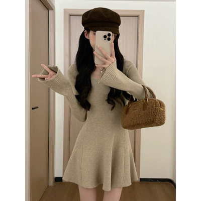 秋冬季法式喇叭袖内搭针织连衣裙女高级感气质收腰毛衣打底短裙子