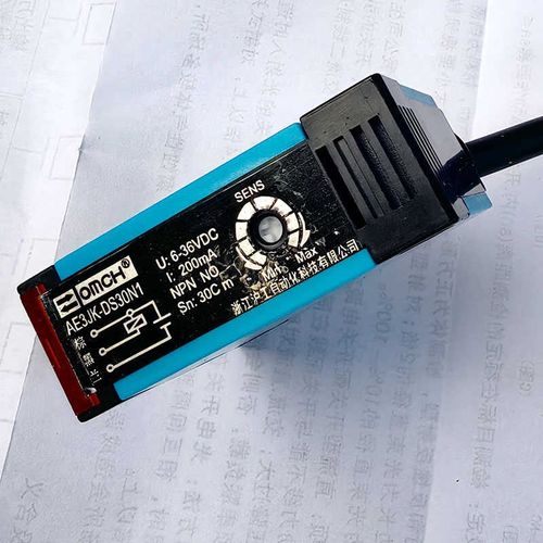 沪工方形光电开关AE3JK-DS30N1 直流3线NPN常开 DC6-36V 可调30CM