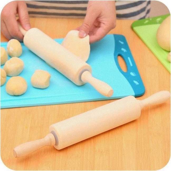 A large wooden roller rolling pin roll rod surfacXe wooden