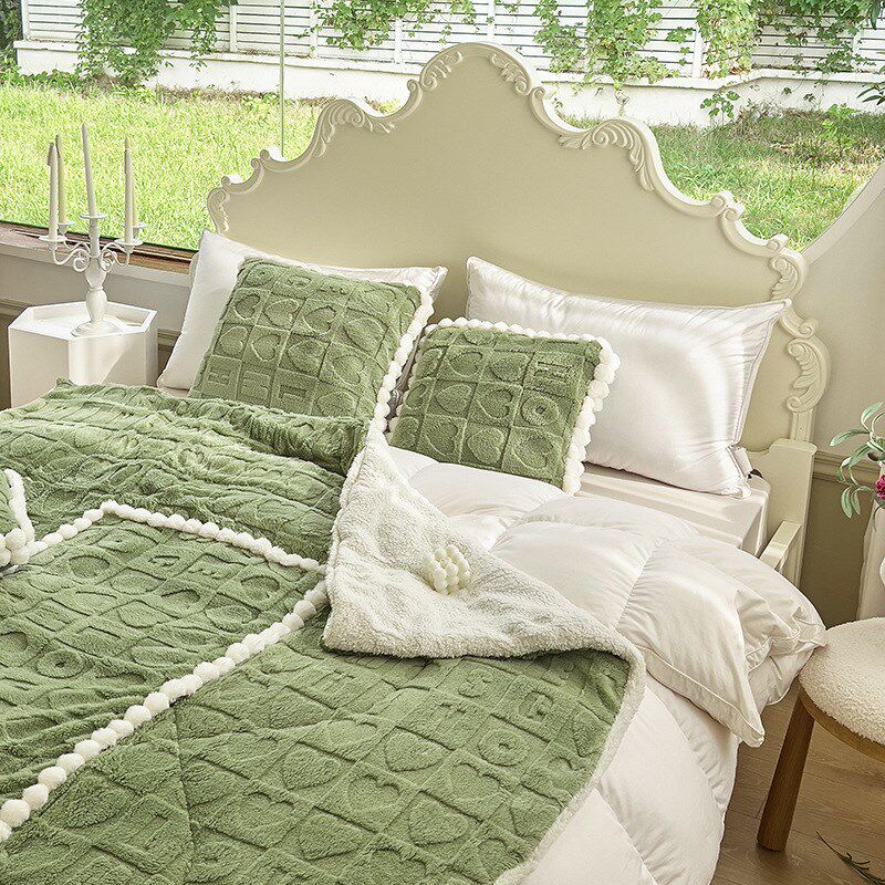 抱枕被子两用冬天加厚多功能车载靠垫折叠办公室午睡毯沙发抱枕被