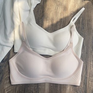 拾叶里云感无痕内衣女小胸聚拢z薄款固定杯无钢圈收副乳防下垂文
