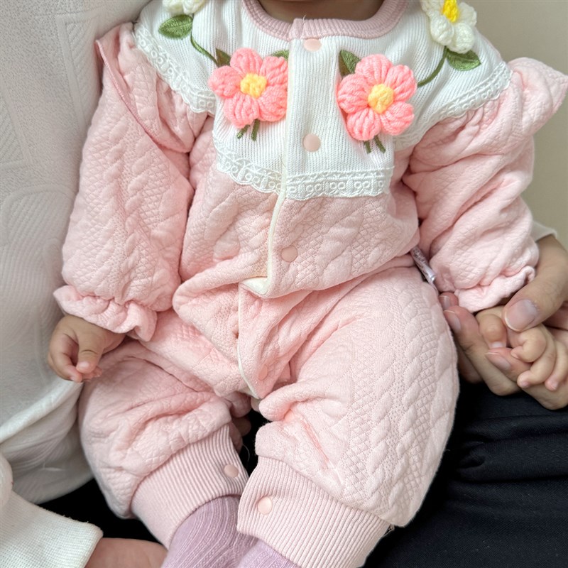 婴儿冬装女宝宝满月百天公主连体衣加绒保暖外出花朵超萌可爱爬服