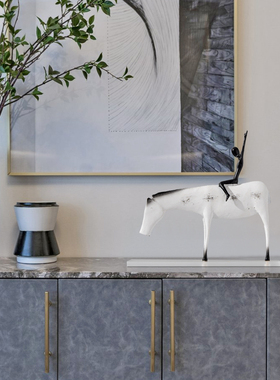 简约现代金属抽象马摆p件办公室书房书架客厅酒柜样板房摆设装饰