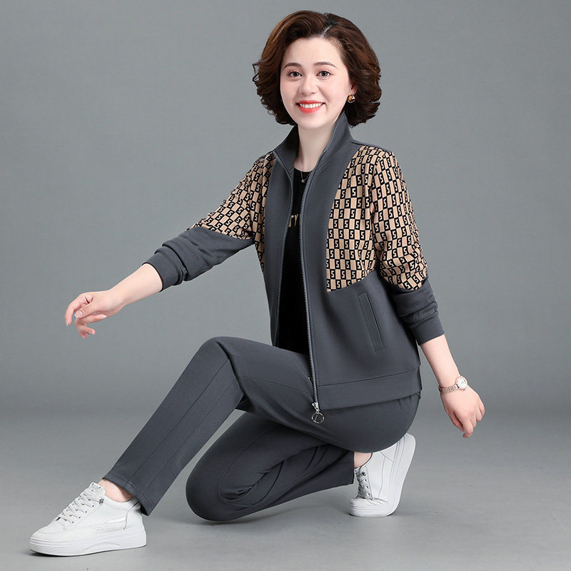 中老年妈妈女装运动服套装休闲三件式西装春夏女2023新款中年秋冬