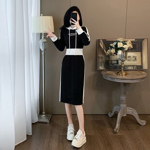 黑色长袖连帽卫衣连衣裙女秋季收腰显瘦气质高级感赫本风开叉裙子