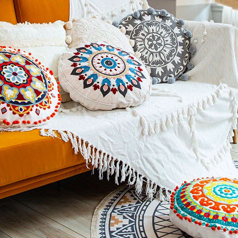 圆形刺绣抱枕套米白色纯棉靠枕北欧民宿风床上枕头客厅沙发靠垫