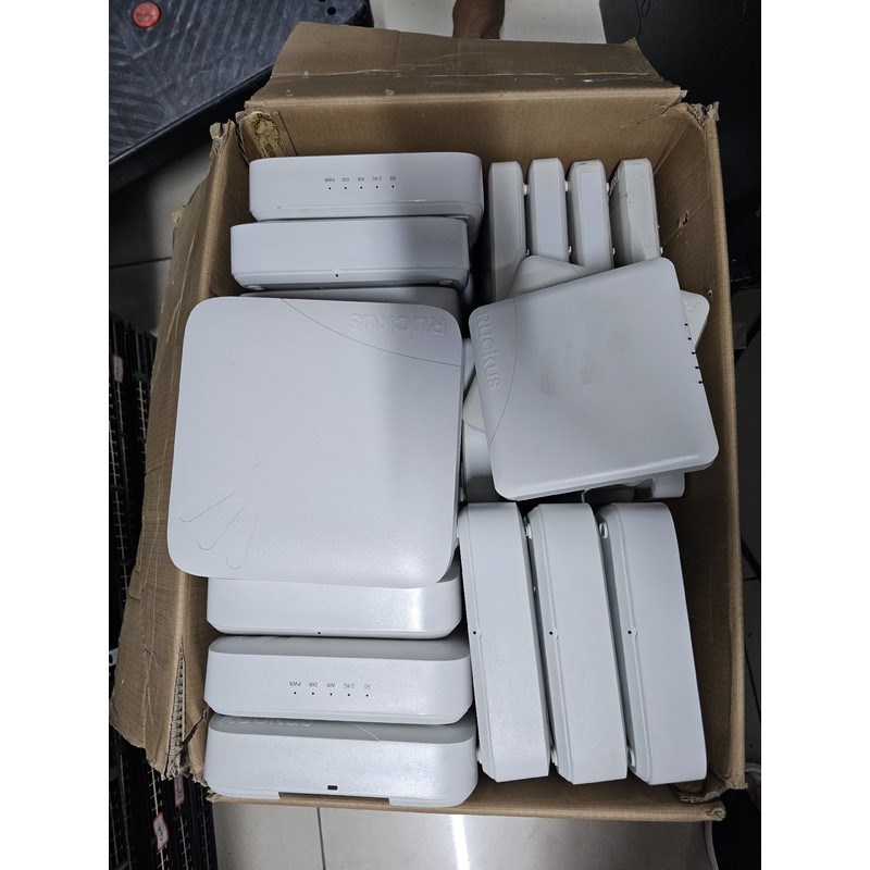 Ruckus优科 R500无线AP。  机器均测试完好,恢复