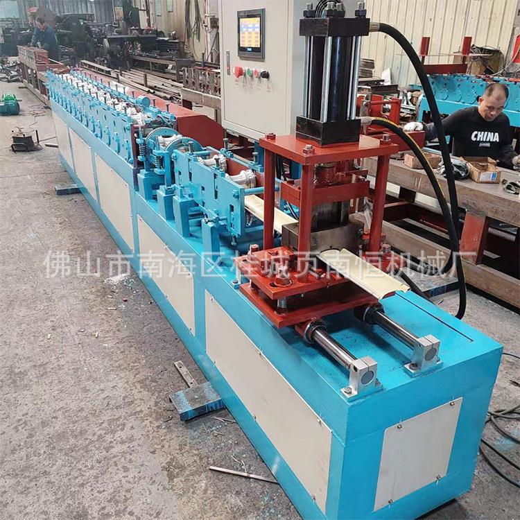 125进料卷闸机全自动卷帘门设备抗风门设备页南恒冷弯成型机械厂