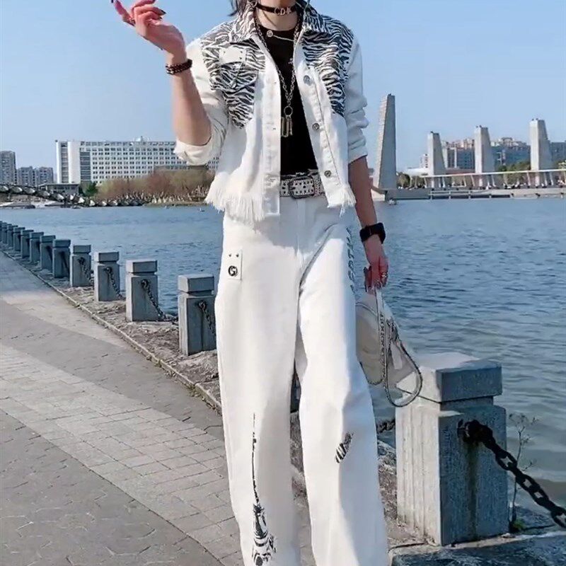 潮牌欧货新款春秋时尚套装个性休闲时髦减龄白色牛仔直筒裤两件套